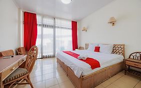 RedDoorz Plus near Tugu Mercusuar Anyer