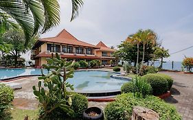 RedDoorz Plus near Tugu Mercusuar Anyer